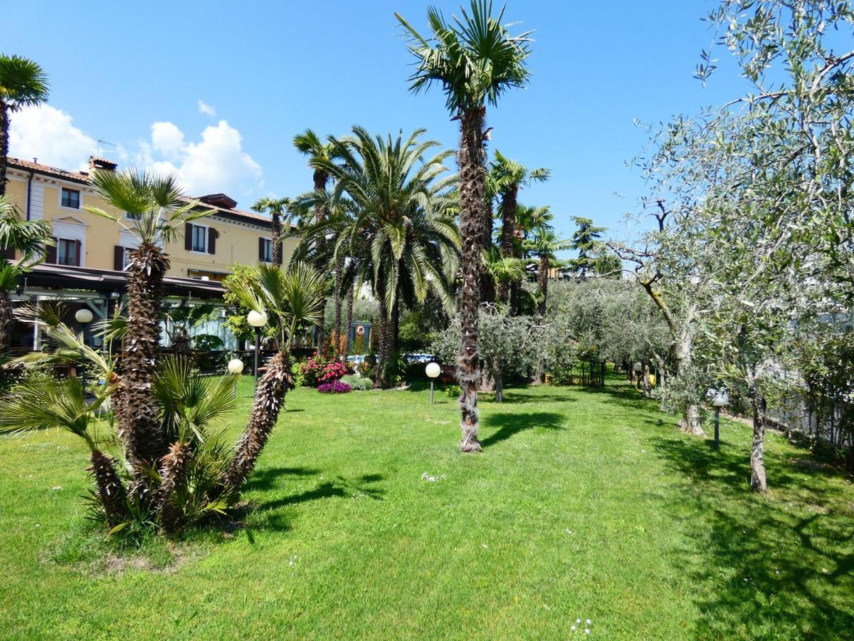 Residence Villa Degli Aranci Riva del Garda Luaran gambar