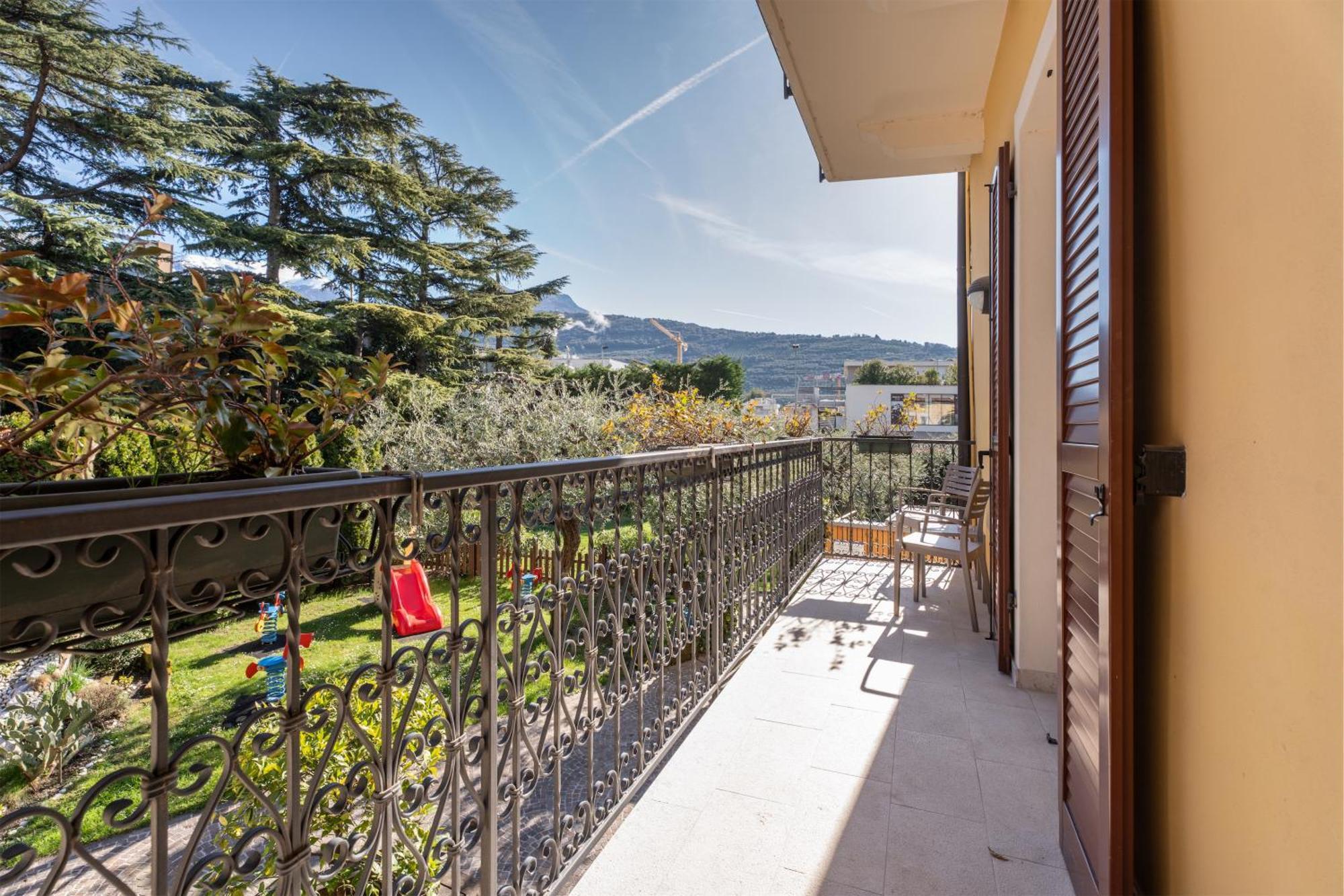 Residence Villa Degli Aranci Riva del Garda Luaran gambar