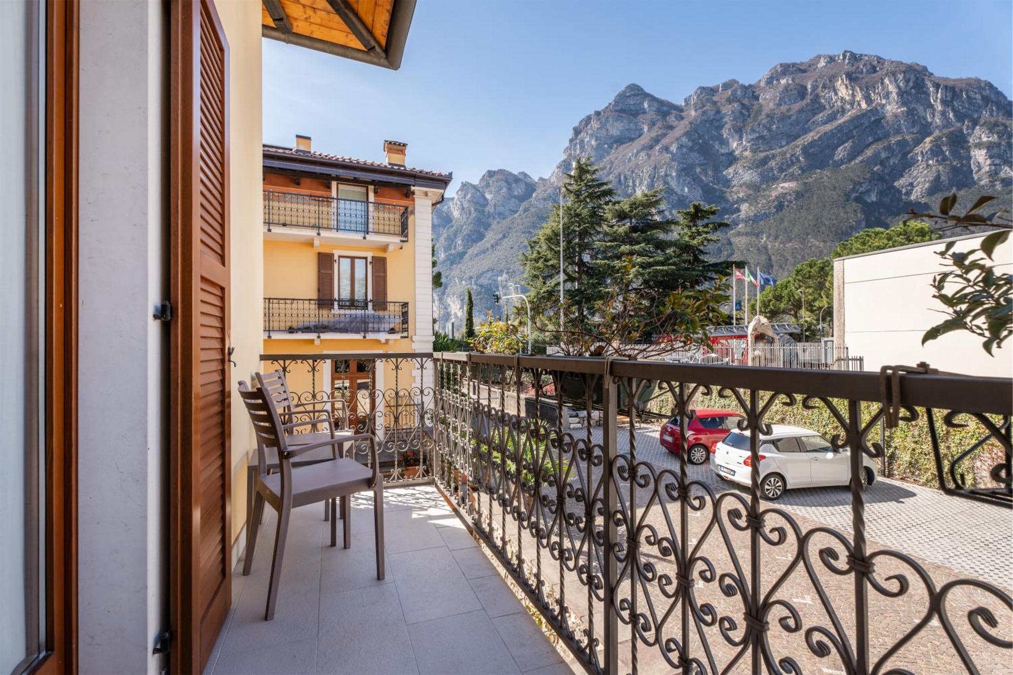 Residence Villa Degli Aranci Riva del Garda Luaran gambar
