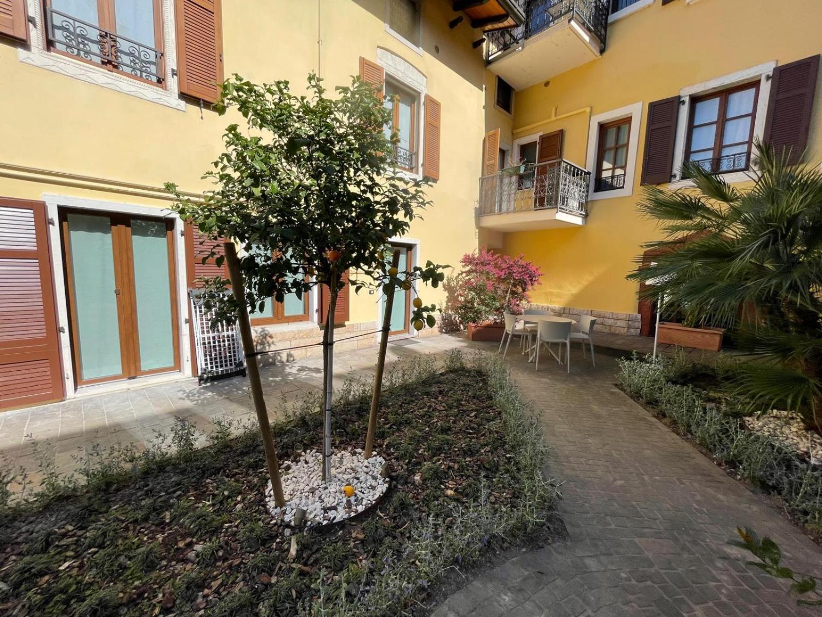 Residence Villa Degli Aranci Riva del Garda Luaran gambar